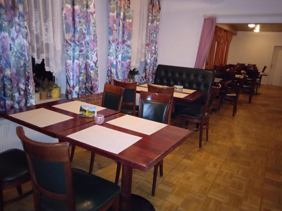 Hotel & Restaurant Zum Adlersberg Schleusingen Bagian luar foto